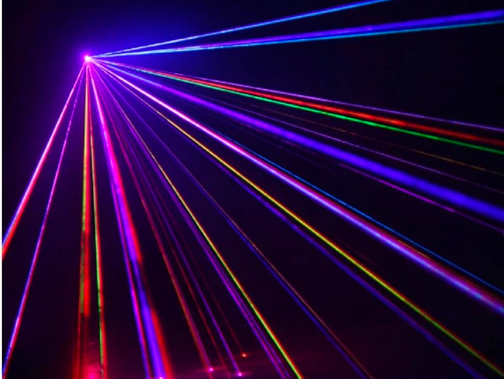 Partylys, røykmaskin og soundboks