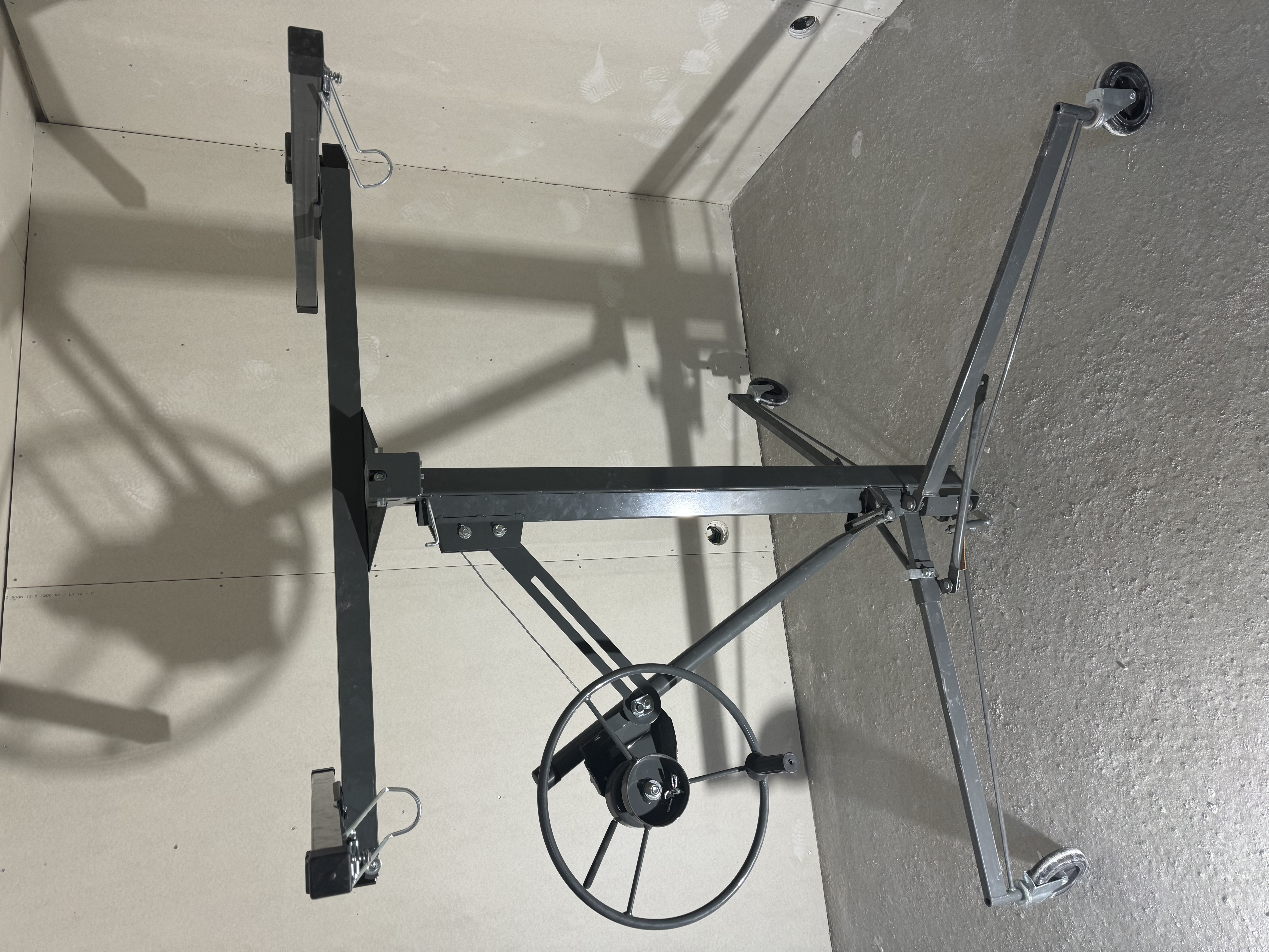 Probuilder gipsplateheis med vippefunksjon