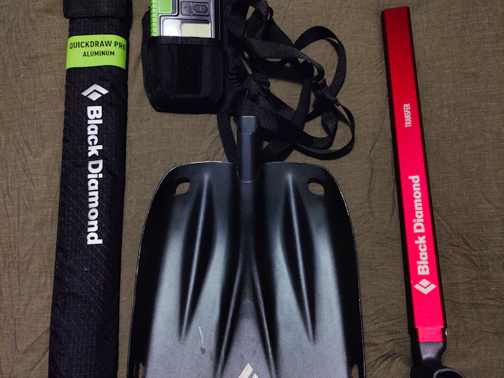 Lumiturvallisuusvarusteet ja ortovox reppu