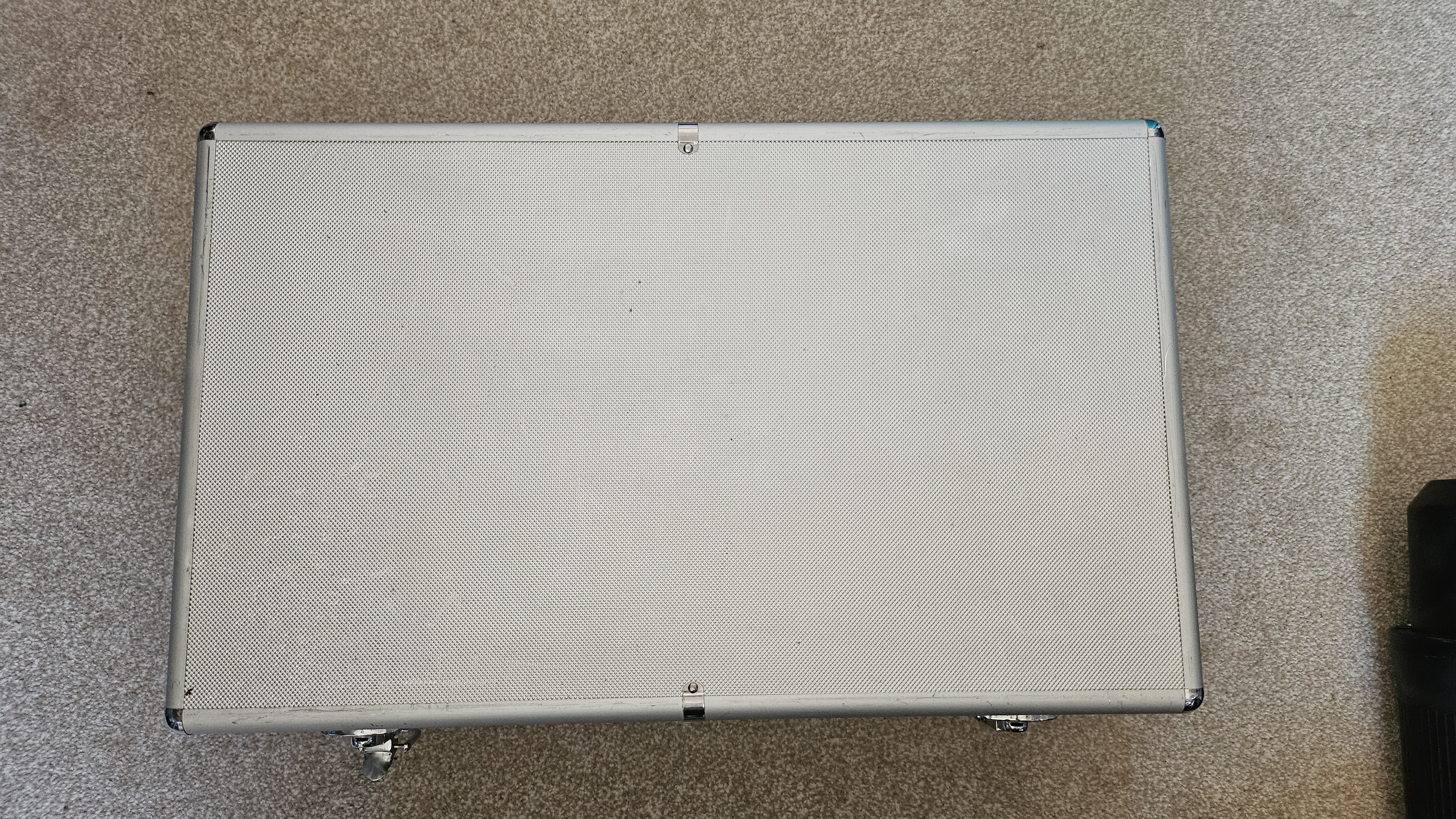Aluminum travel case 