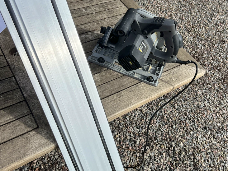 Cirkelsåg med styrskena