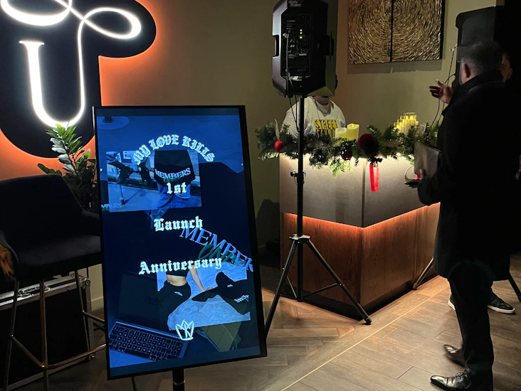 Digital welcome screen