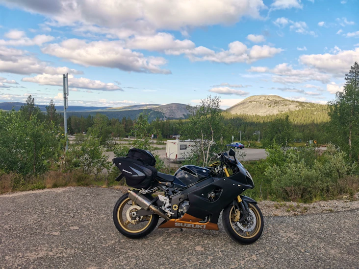 Laukkusetti moottoripyörään