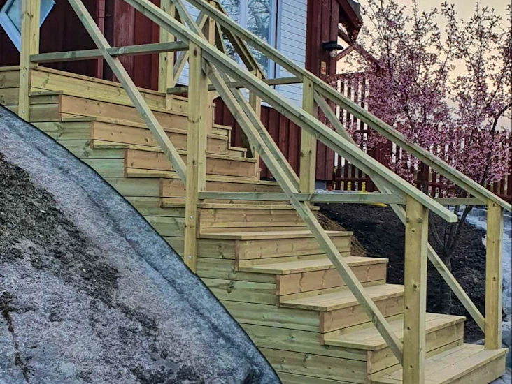 Snickare för staket, trall och övriga snickerier