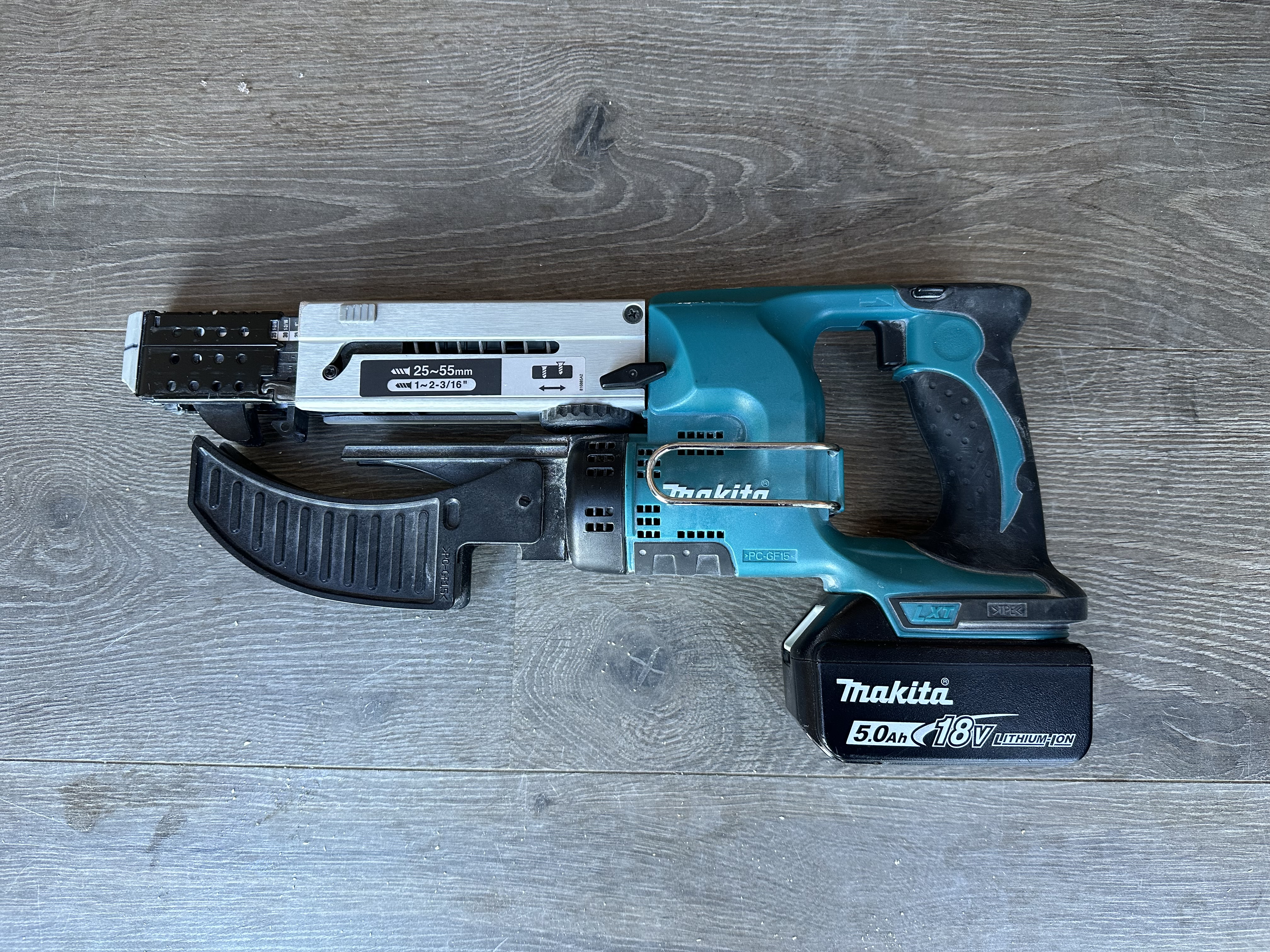 Makita båndpistol