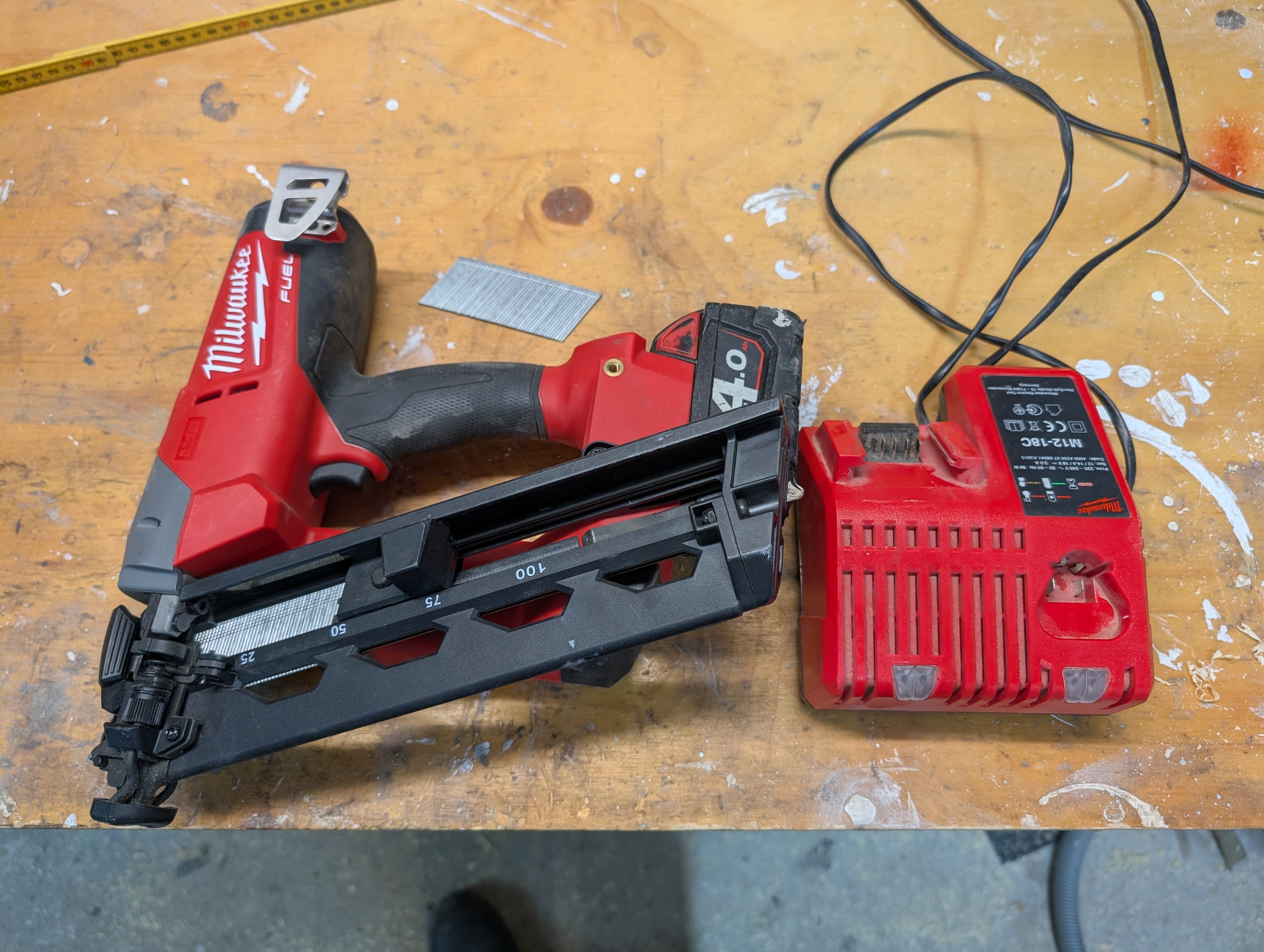 Milwaukee batteridriven spikpistol