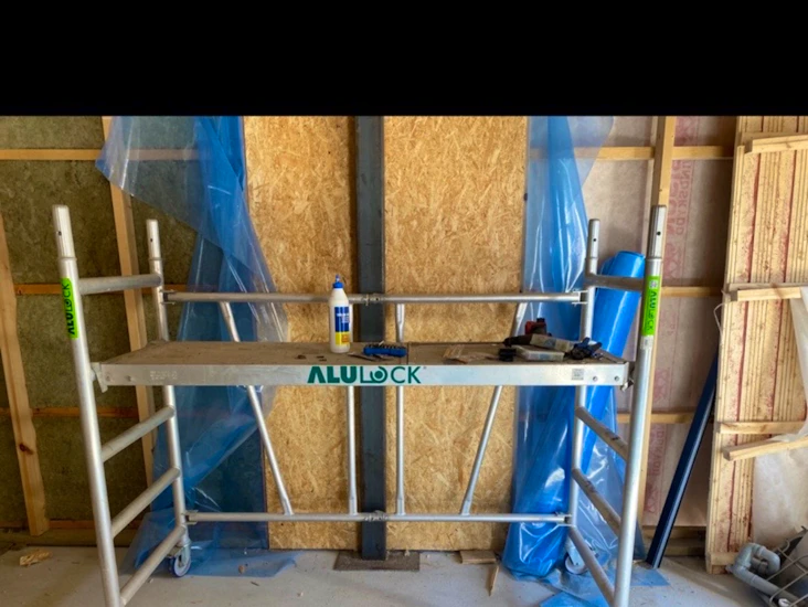 Arbetsplatform i aluminium på hjul