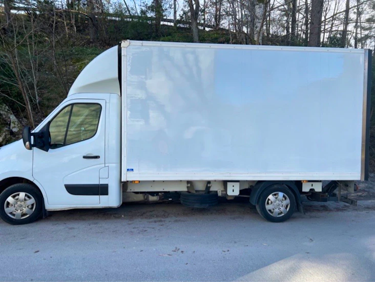 Renault master flyttlastbil b-körkort