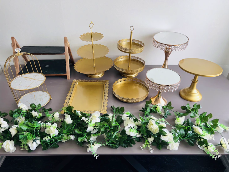 Festdekoration farter till dessert och tårta