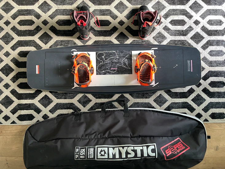 Unisex wakeboard complete set! board, boots, bindings and travel bag.