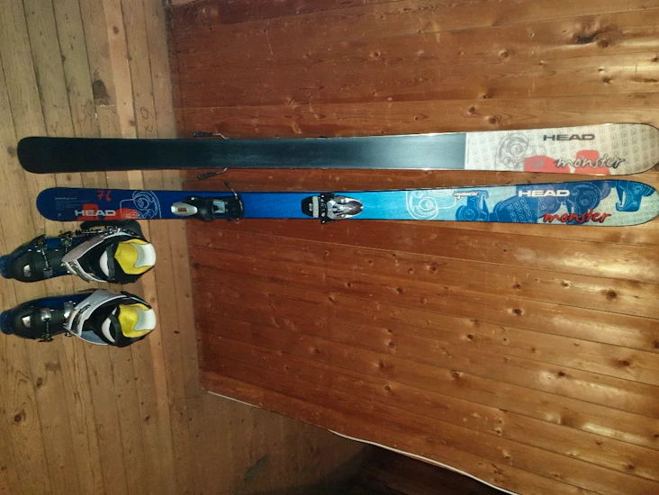 Head monster carvingskidor med pjäxa (strl 42)