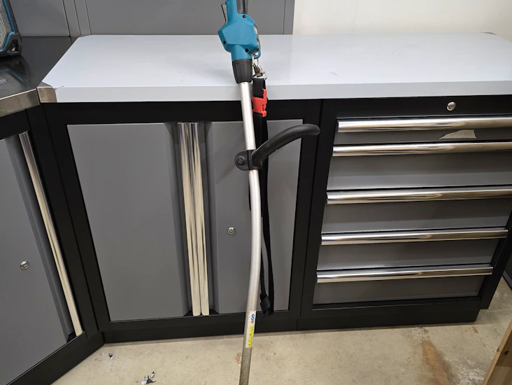 Batterdrevet makita kantklipper