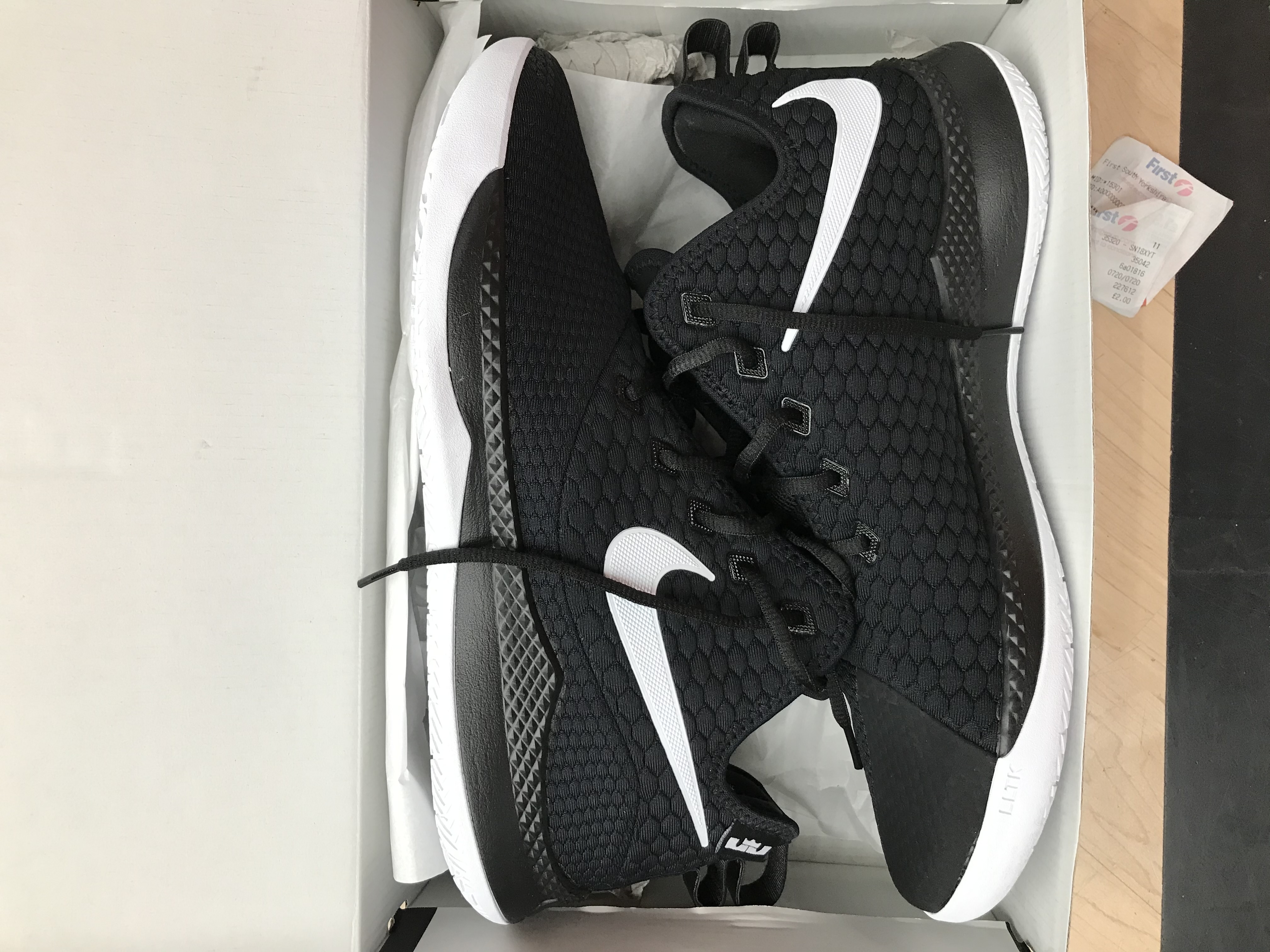 Lebron witness basketball shoes 