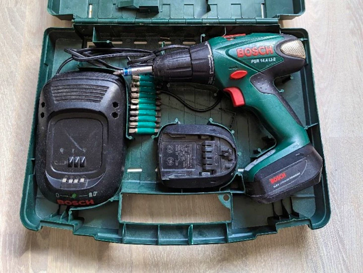 Skruvdragare trådlös + batterier och laddare