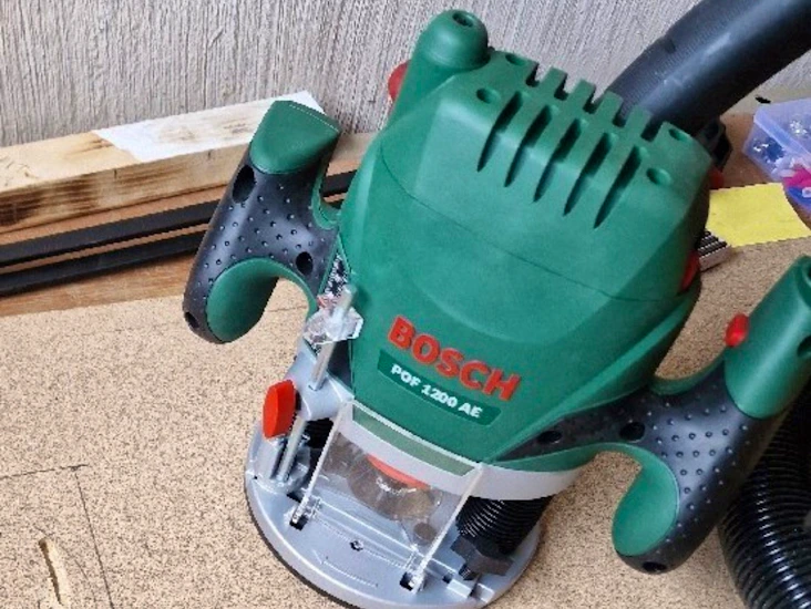 Bosch pof 1200 ae handöverfräs (med frässats)