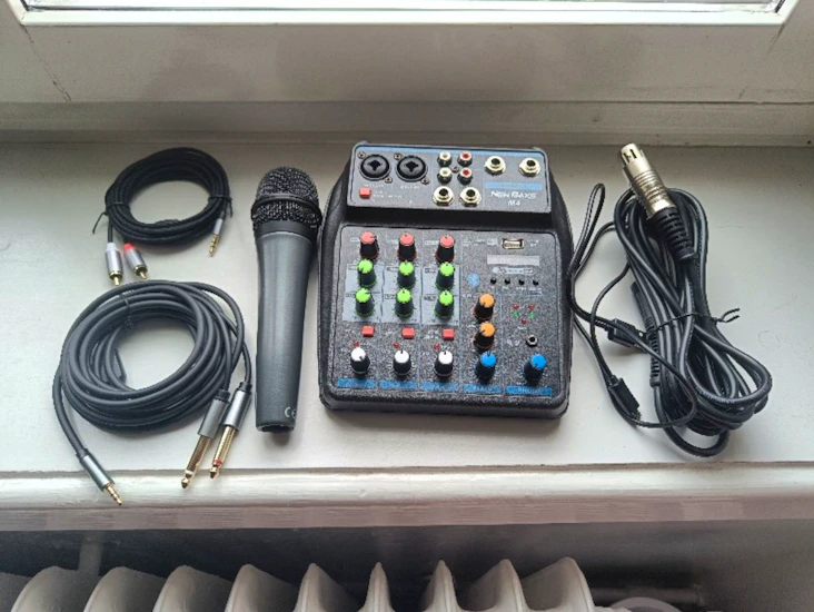 Mikrofon och mixer med bluetooth