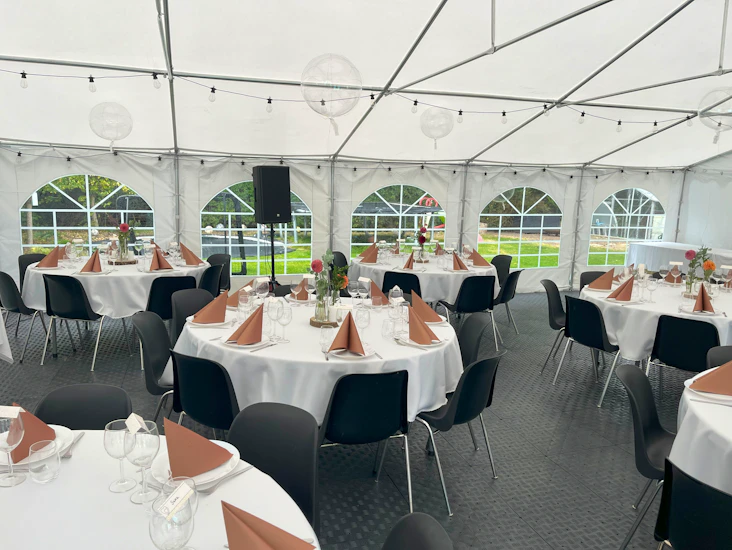 Gulv til festtelt - leje (80 m2)