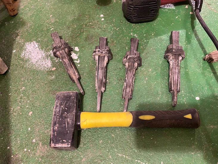 7 st spräckkilar 20 mm inkl slägga