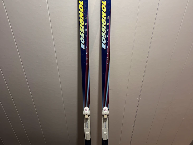 For heights 5’6”-5’7”cross country skis.