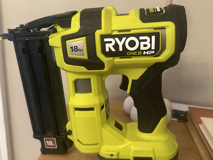 Hyr ryobi spikpistol r18gn18x - perfekt för dina byggprojekt!