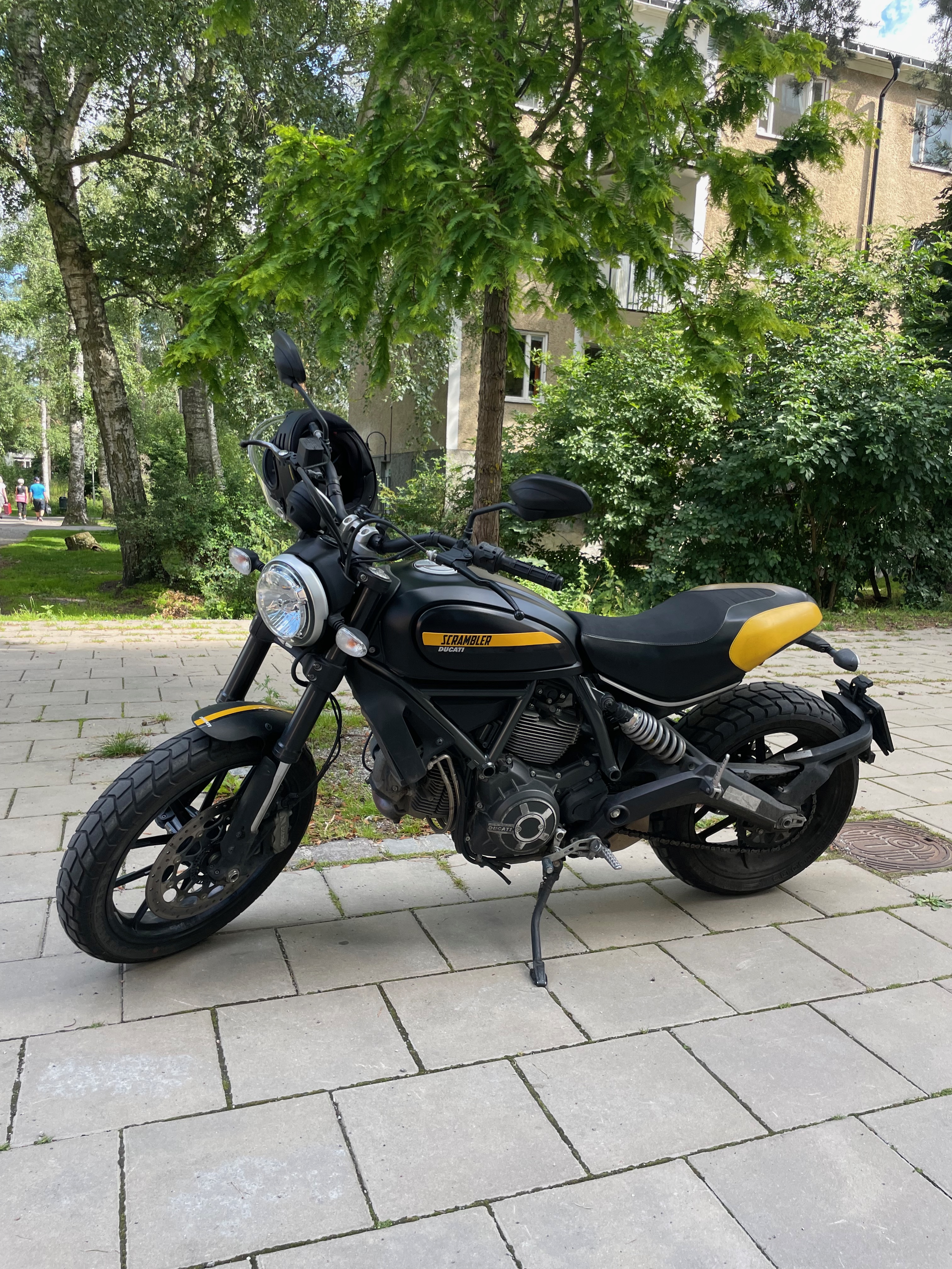Ducati scrambler 800 full throttle