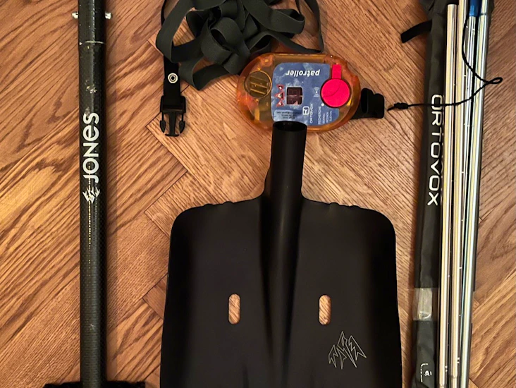 Lavinpaket med transceiver, spade och sond