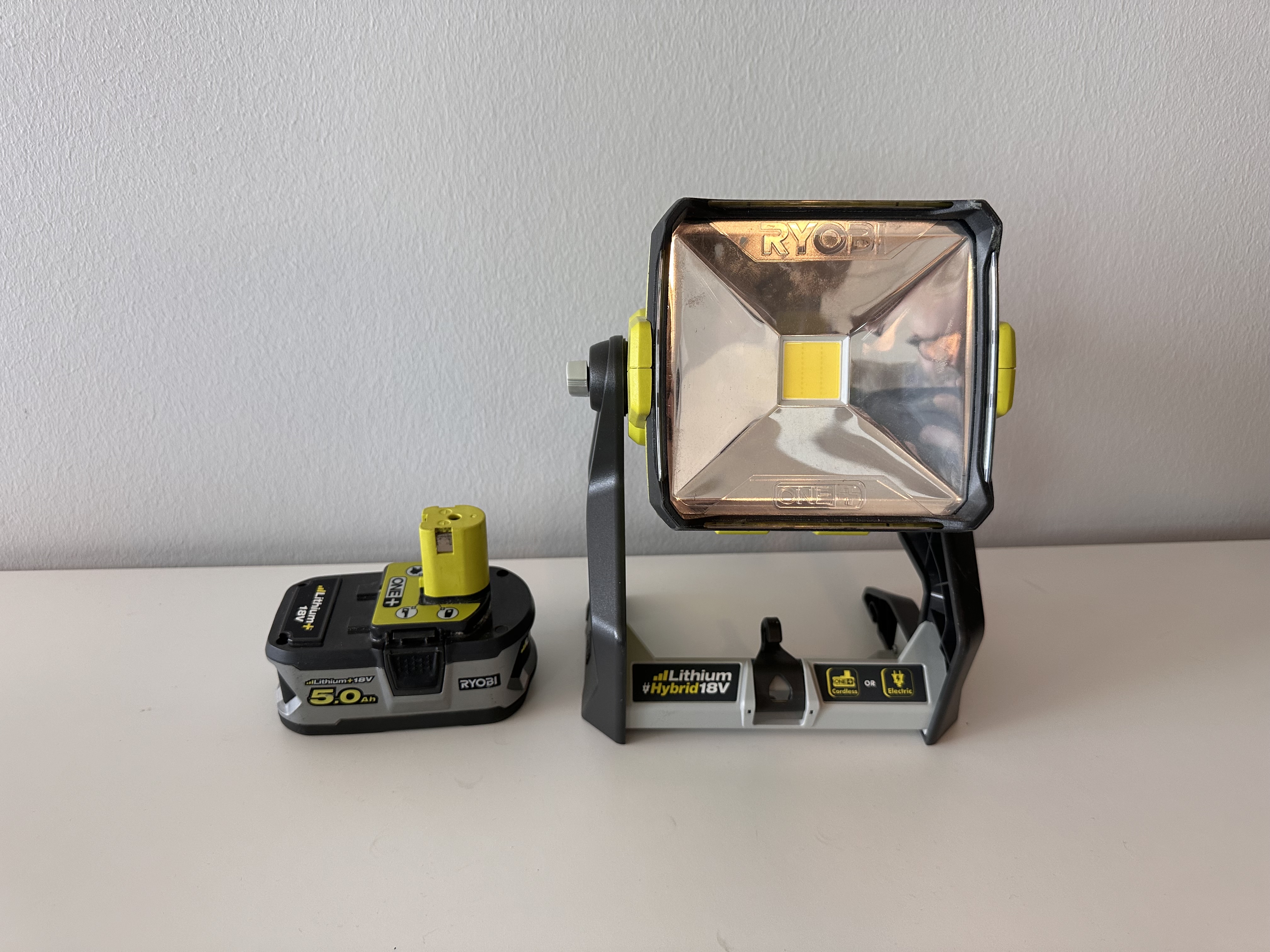 Ryobi arbeidslys 18v/230v