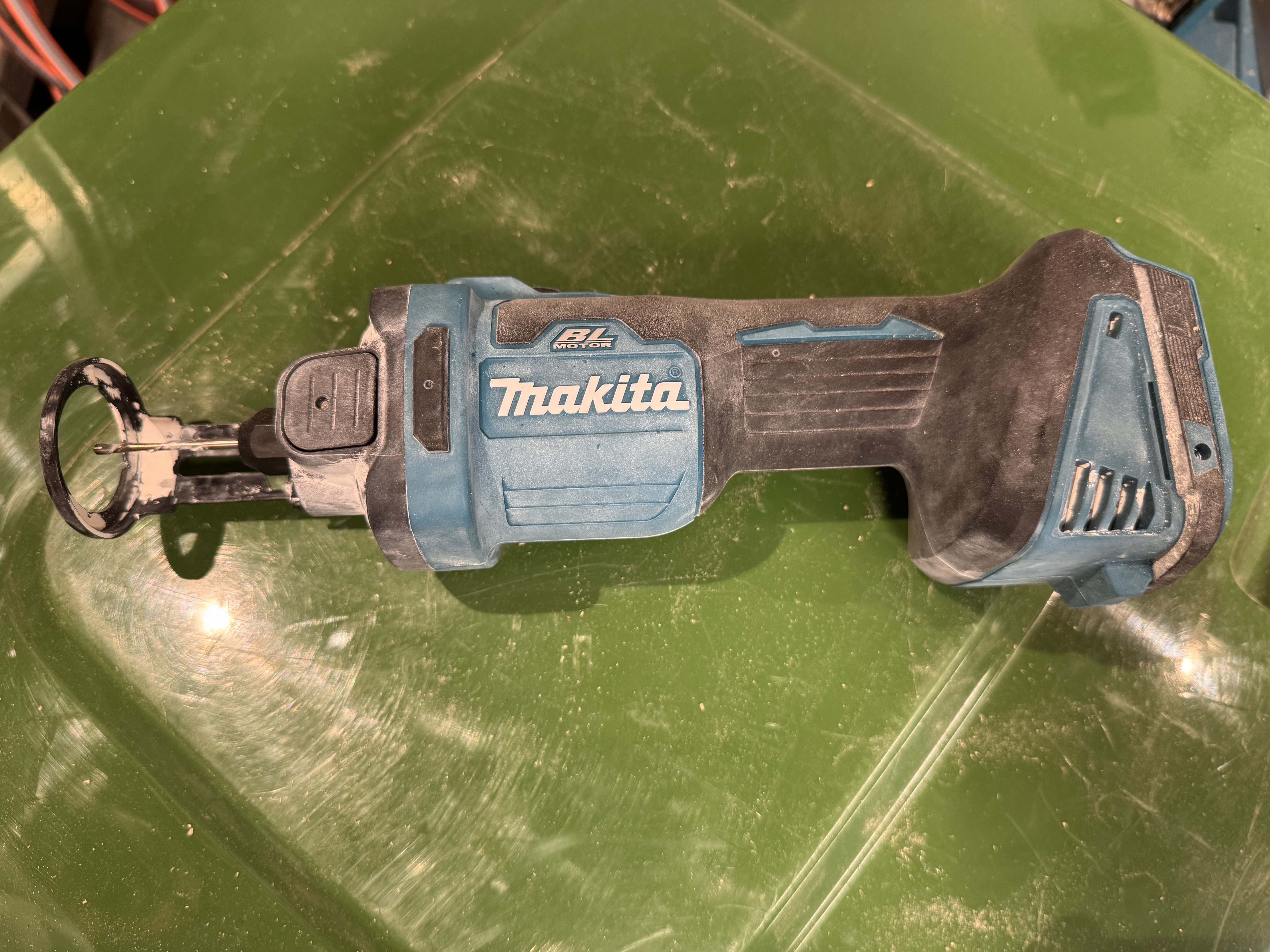Makita batteridrevet gipsfres