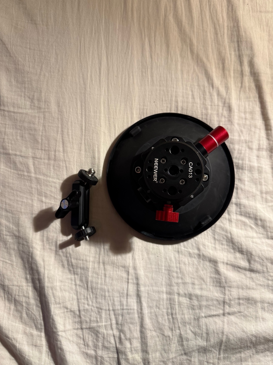 Neewer ca013 6-inch vacuum suction cup camera mount – heavy-duty with 360° rotating head