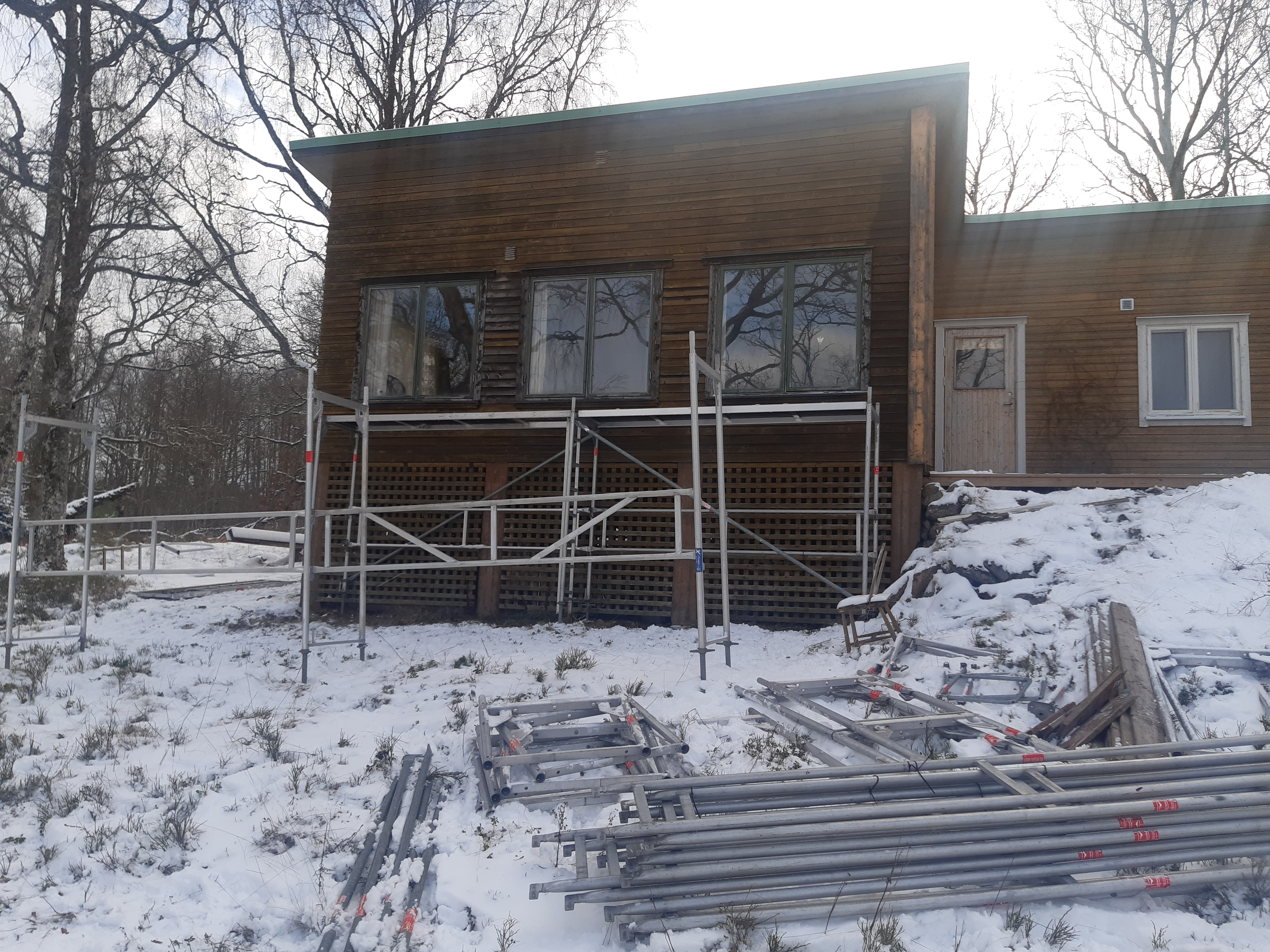 Byggställning / fasadställning alu, 24 löpmeter uthyres 2 v - 3 mån