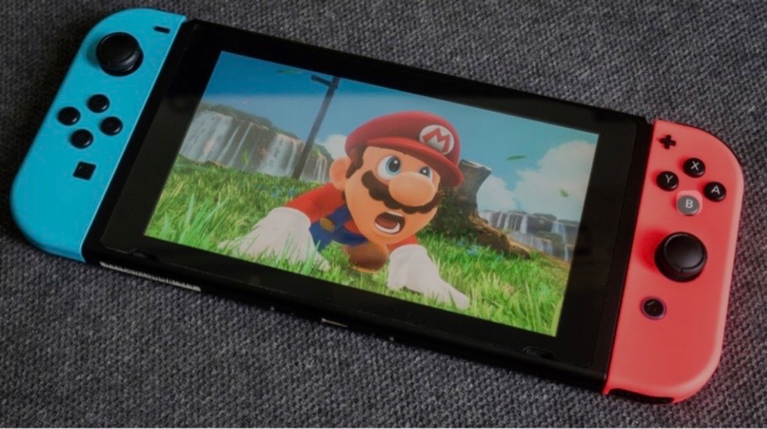 Nintendo switch m/ 4kontrollere + spill