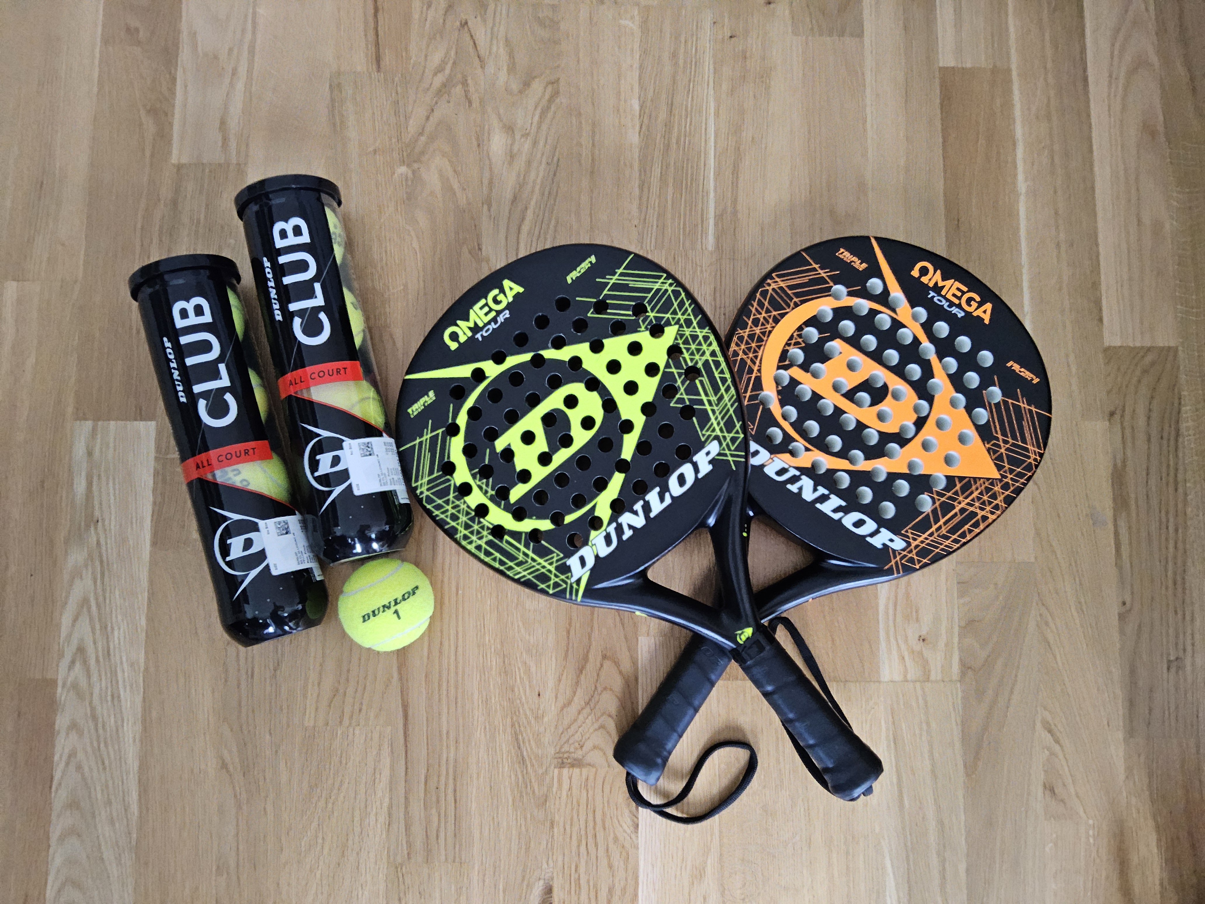 Padelracket (2 st) + 8 bollar + väska – nästan oanvända