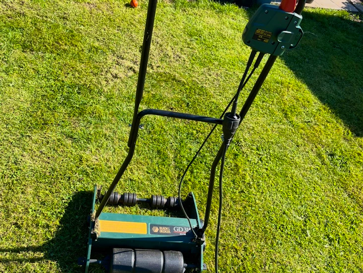 Black & decker gd315 vertikalskärare – perfekt för gräsmatteskötsel