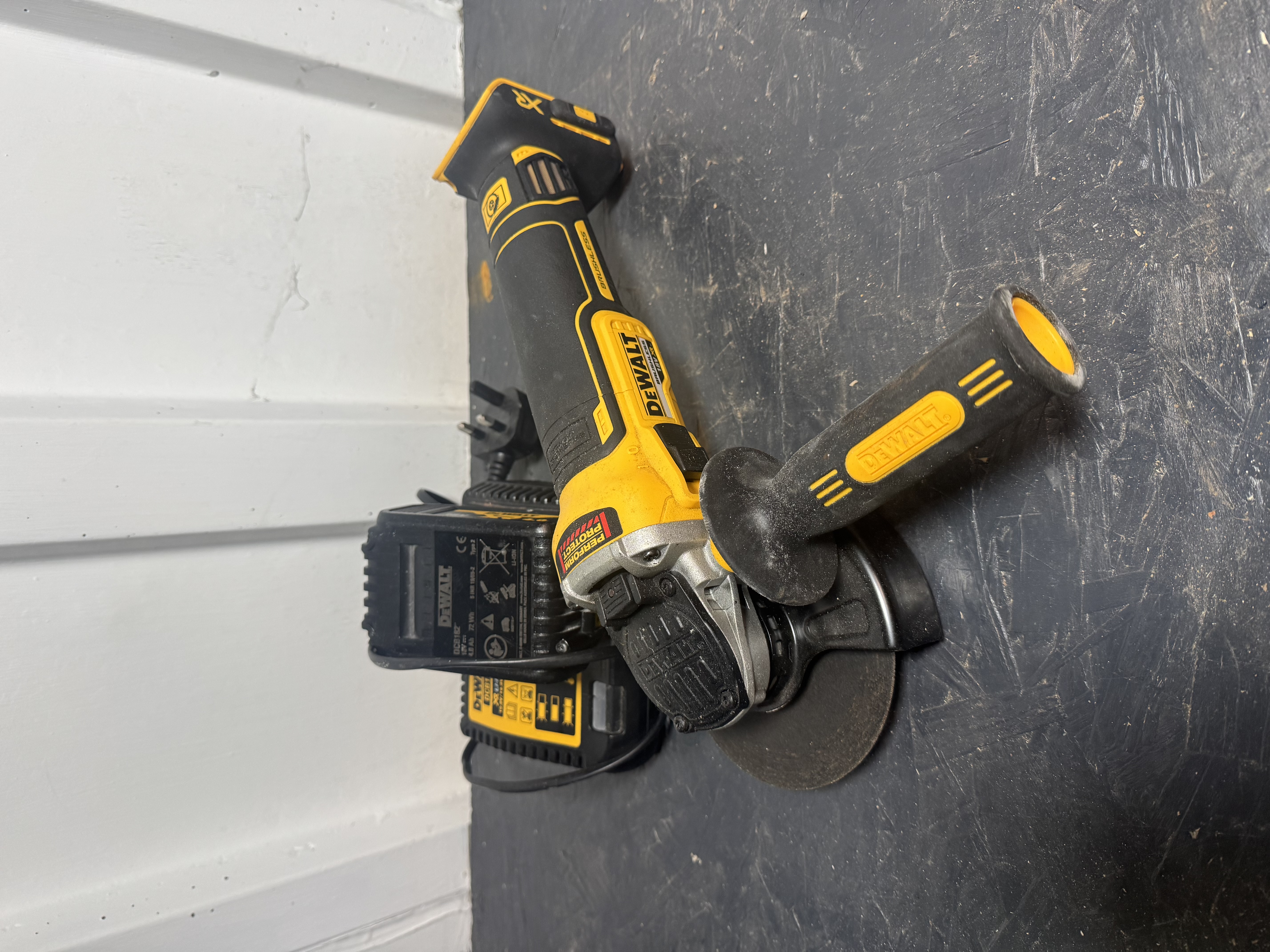 Angle grinder 18v
