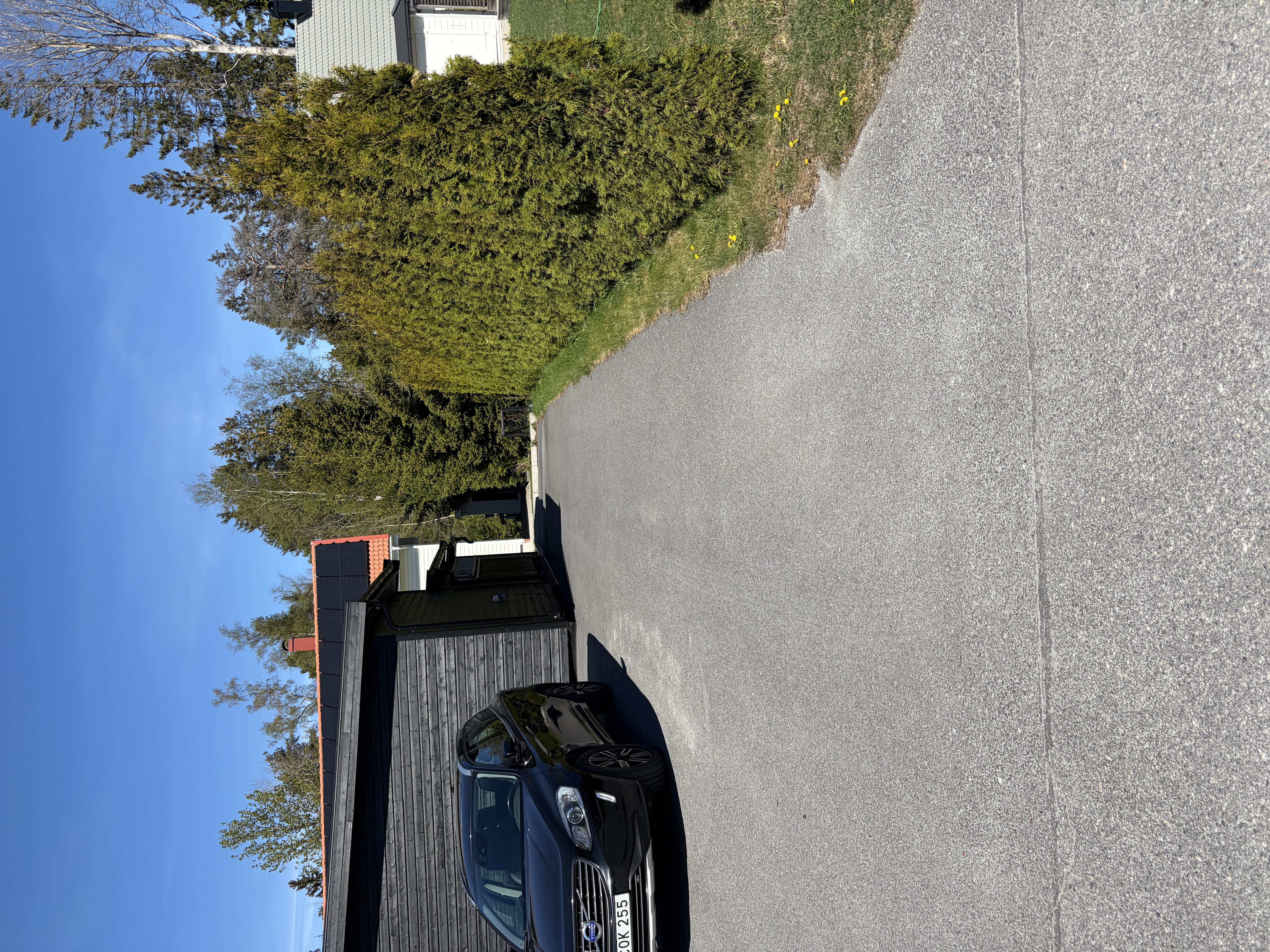 Parkering för bil, husvagn, lätt lastbil, båtsläp, på lugn villatomt 