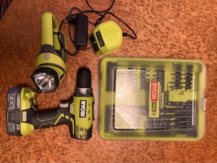 Ryobi skruvdragare samt borr