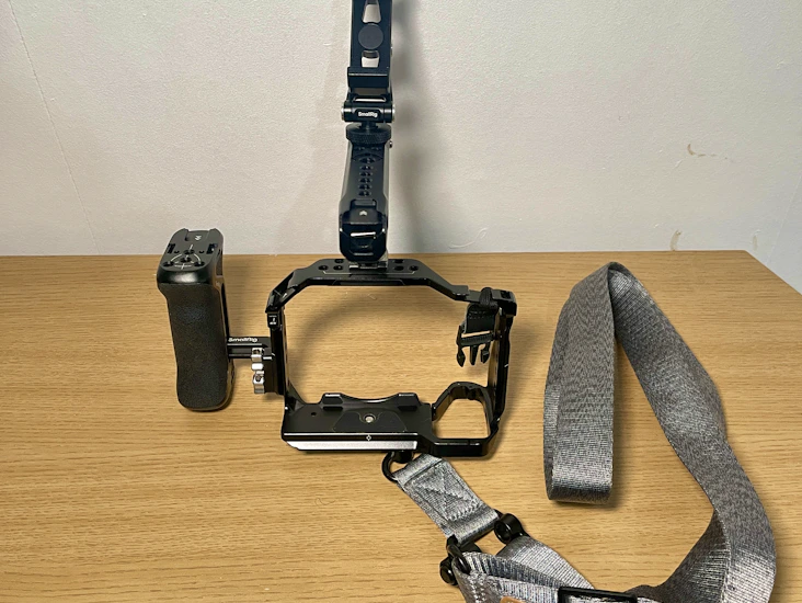 Smallrig cage for sony a7iv, a7iii, a7siii + top handle, side grip, and strap