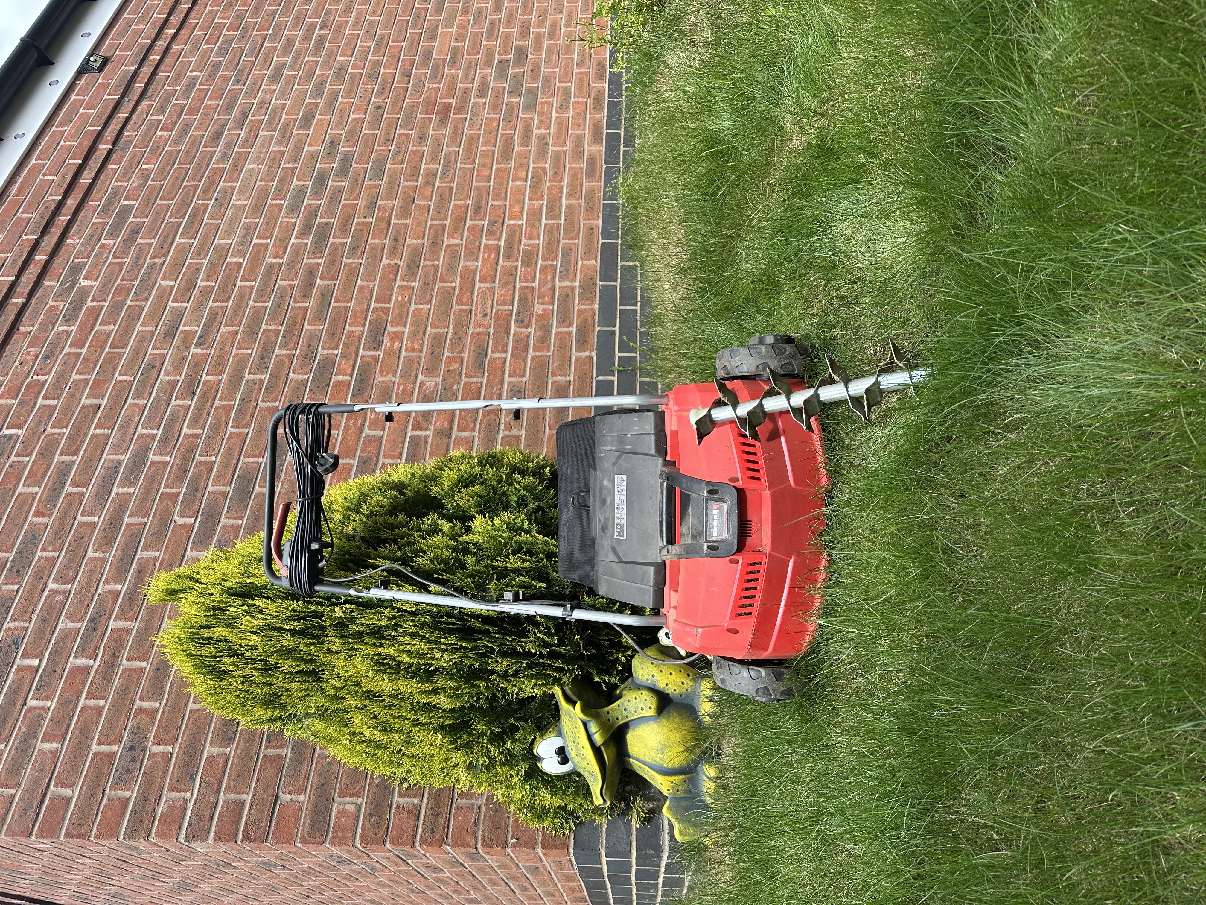 Scarifying rake and lawn aerator 