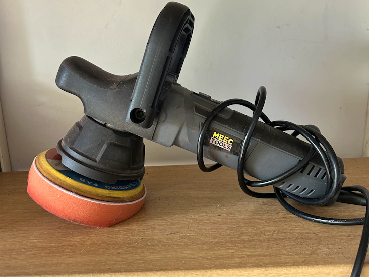 Polermaskin med oscillerande rörelse