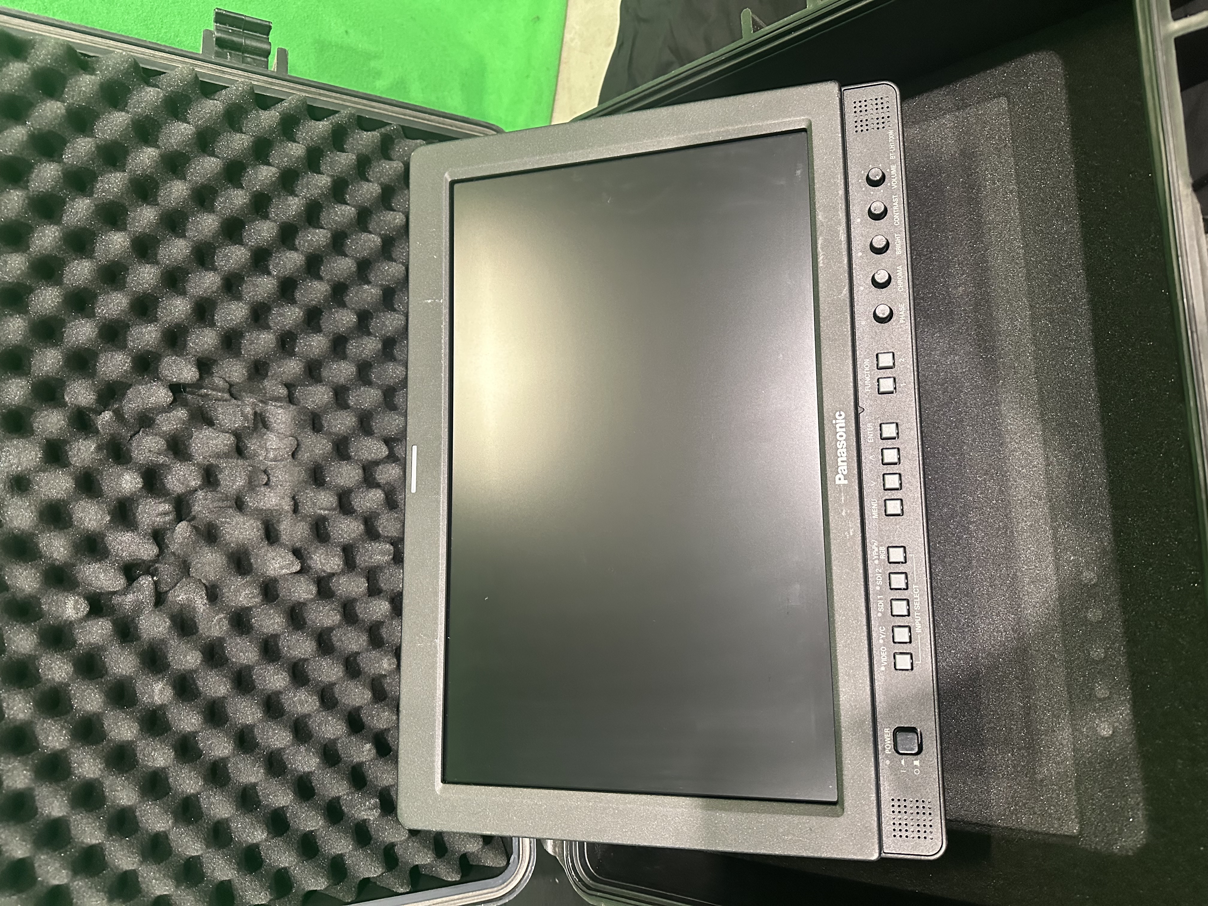 Panasonic 17” monitor 