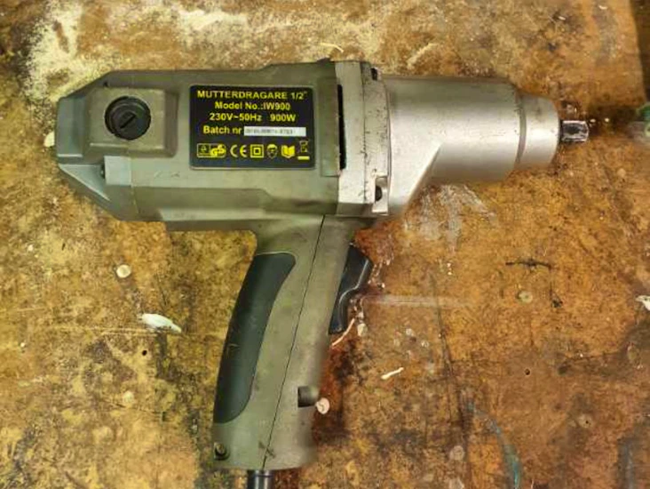 Eldriven mutterdragare