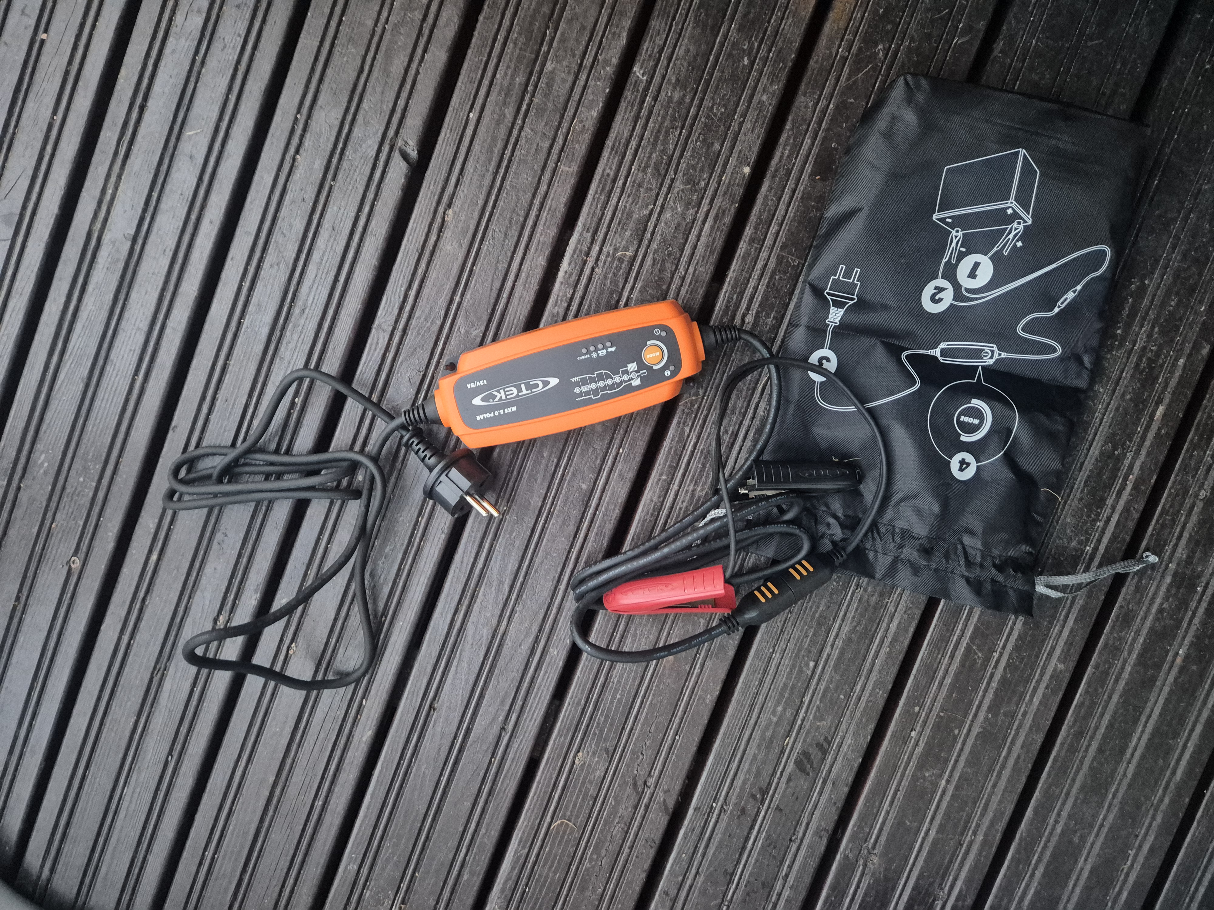 Ctek polar mxs 5.0 ylläpitolaturi/akkulaturi