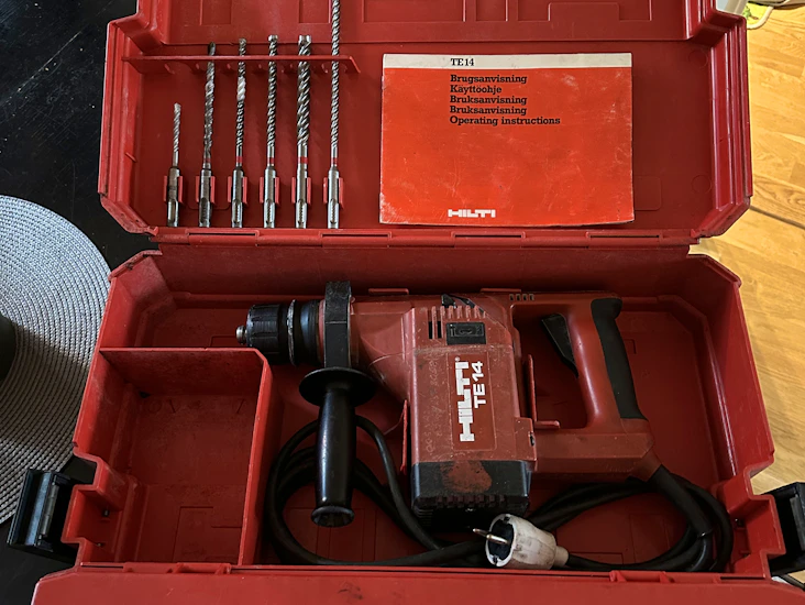 Hilti kraftfull borrhammare (en riktig maskin)