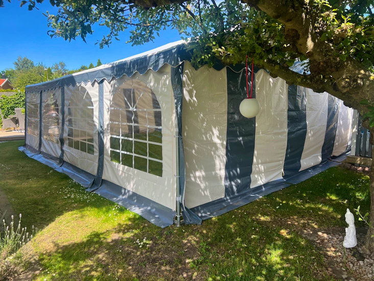 Partytält 6x8 m med pvc duk.