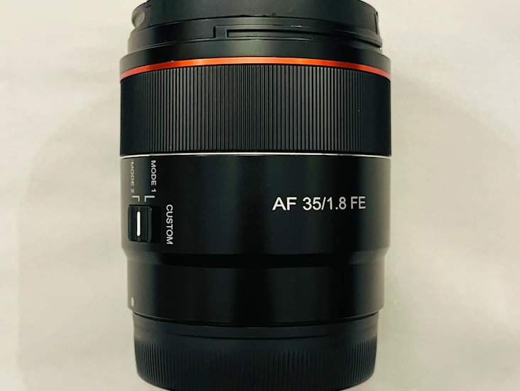 Samyung 35mm 1.8 prime lens sony e-mount