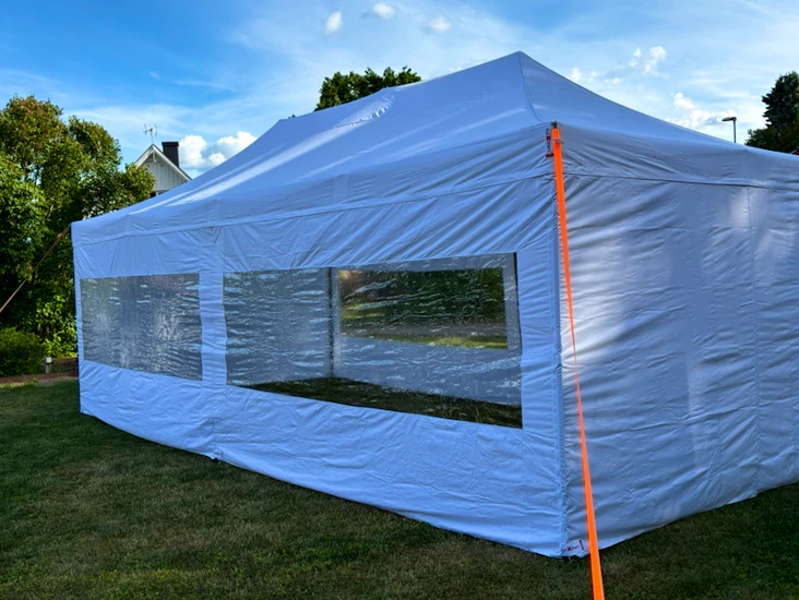 4x8m snabbtält med bord och stolar, inkl leverans, montering och hämtning
