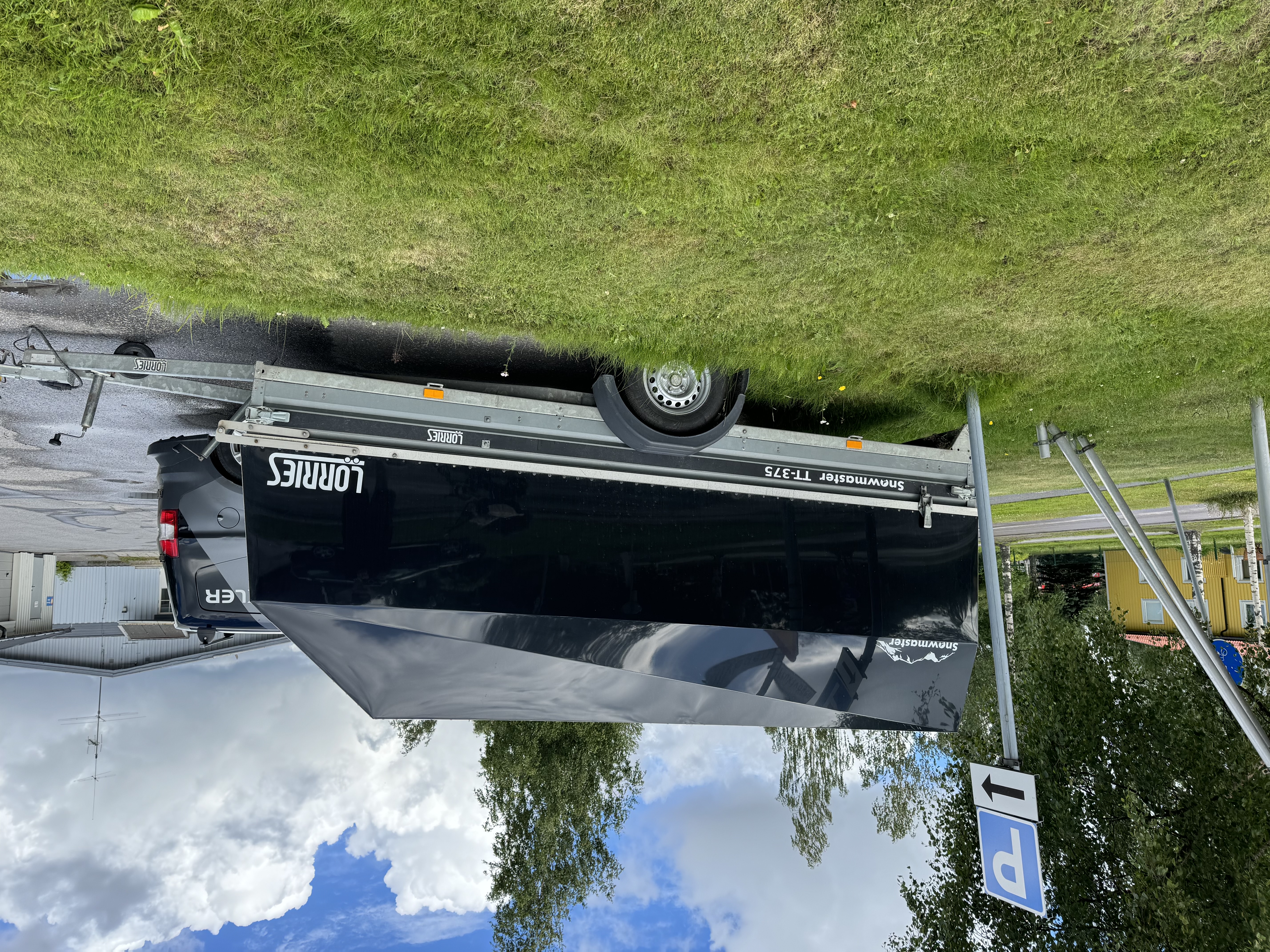 Lorries obromsad kåpsläp 375x150