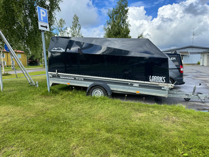 Lorries obromsad kåpsläp 375x150