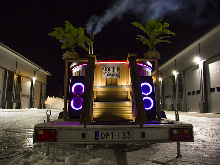 Palju 6-8 paikkainen upeilla valoilla