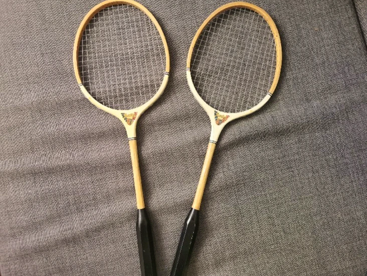 2 badmintonracketer og baller